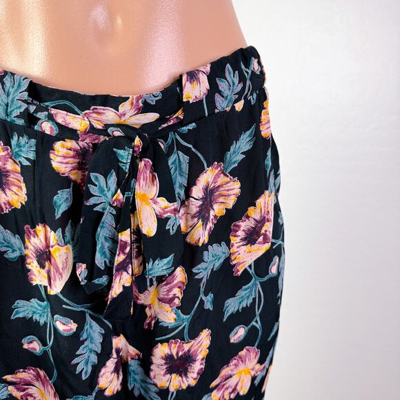 Band Of Gypsies Floral Tie Elastic Waist Wide Leg Pants Black Crimson Small NWT - Picture 2 of 11
